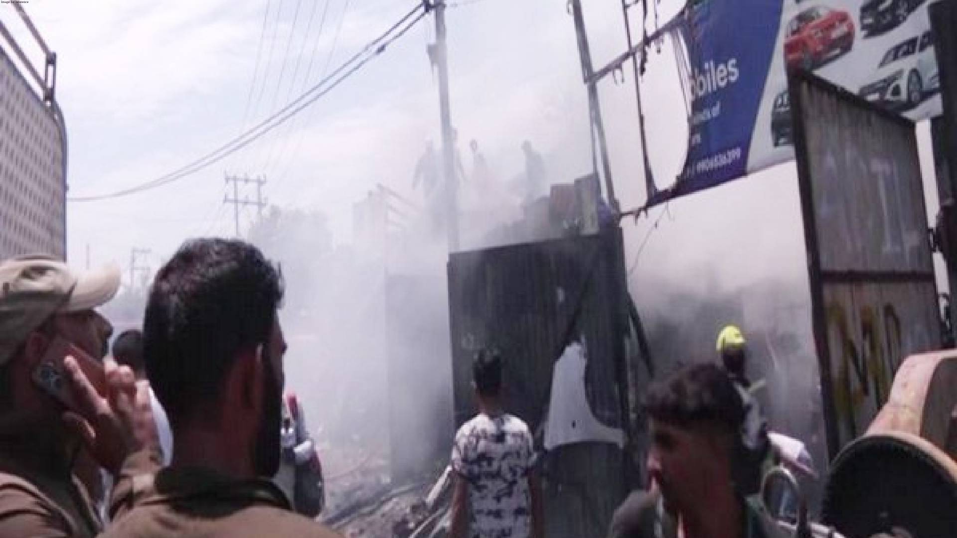 Fire breaks out in car repair shop in Srinagar
